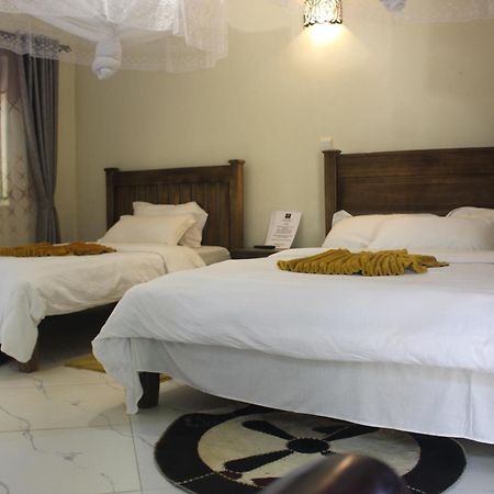 Montane Safaris Hotel Fort Portal Eksteriør bilde