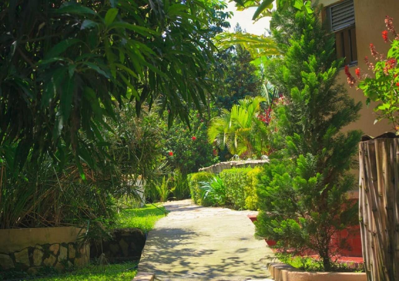 Montane Safaris Hotel Fort Portal Eksteriør bilde
