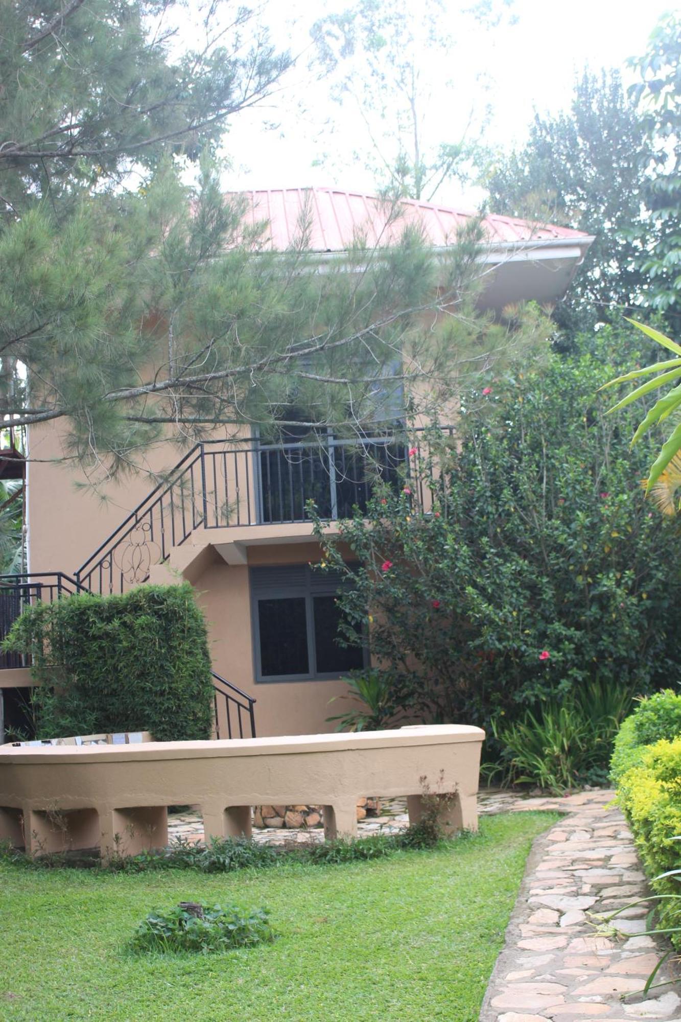 Montane Safaris Hotel Fort Portal Eksteriør bilde