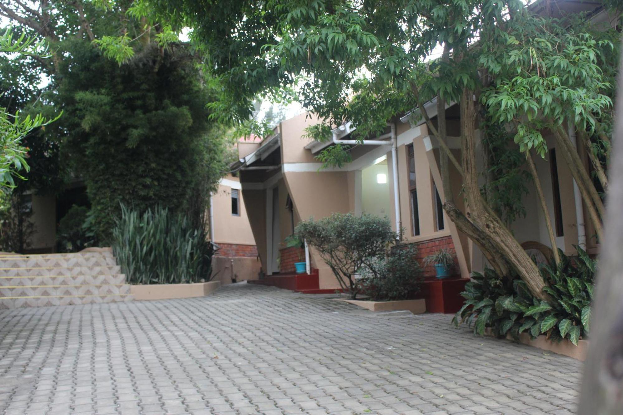 Montane Safaris Hotel Fort Portal Eksteriør bilde